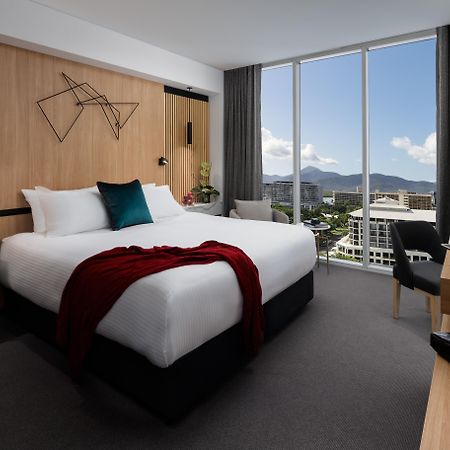 Hotel Crystalbrook Bailey Cairns Exterior foto A room at the Hotel
