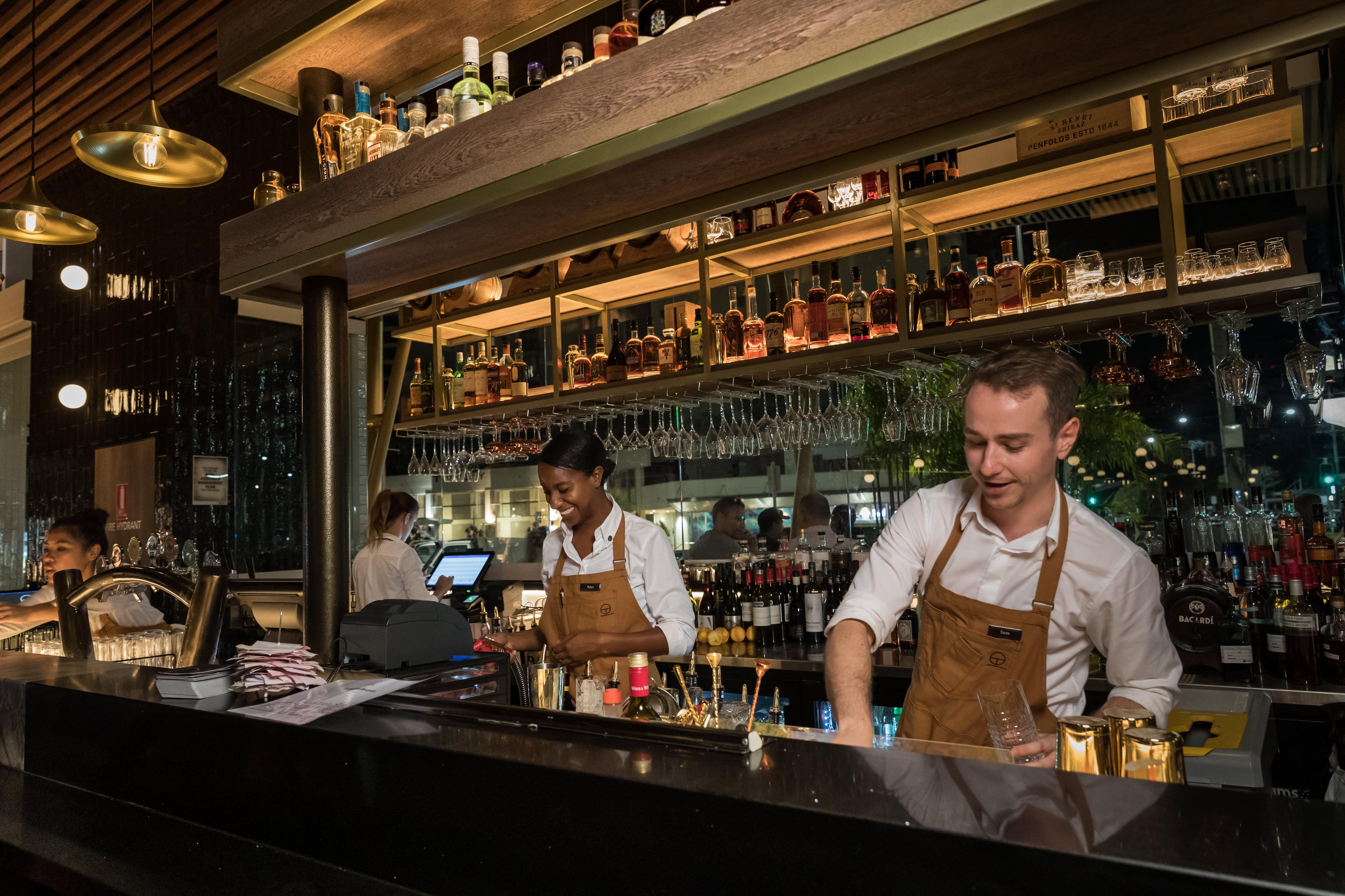 Hotel Crystalbrook Bailey Cairns Exterior foto The bar at the restaurant