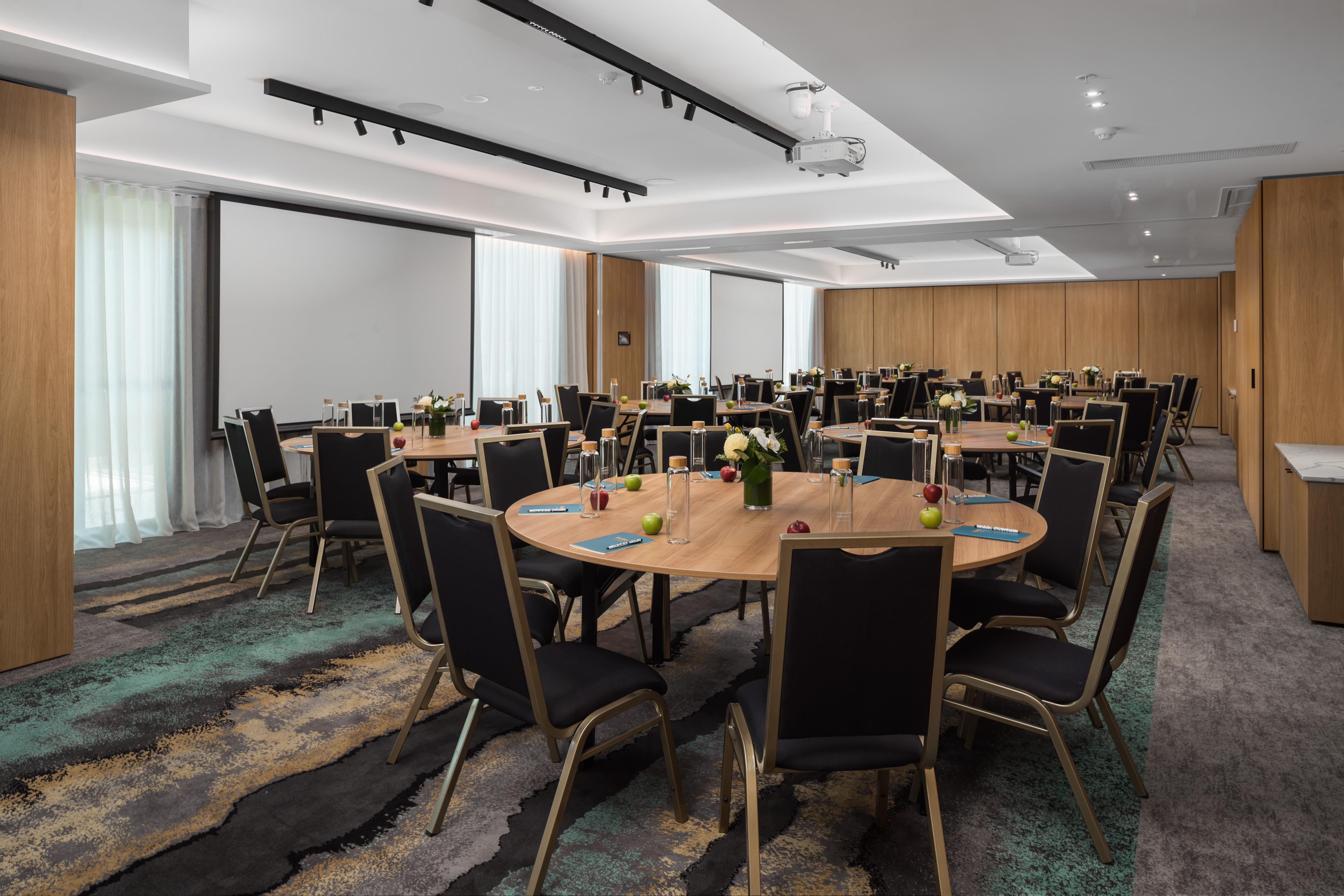 Hotel Crystalbrook Bailey Cairns Exterior foto Meeting room