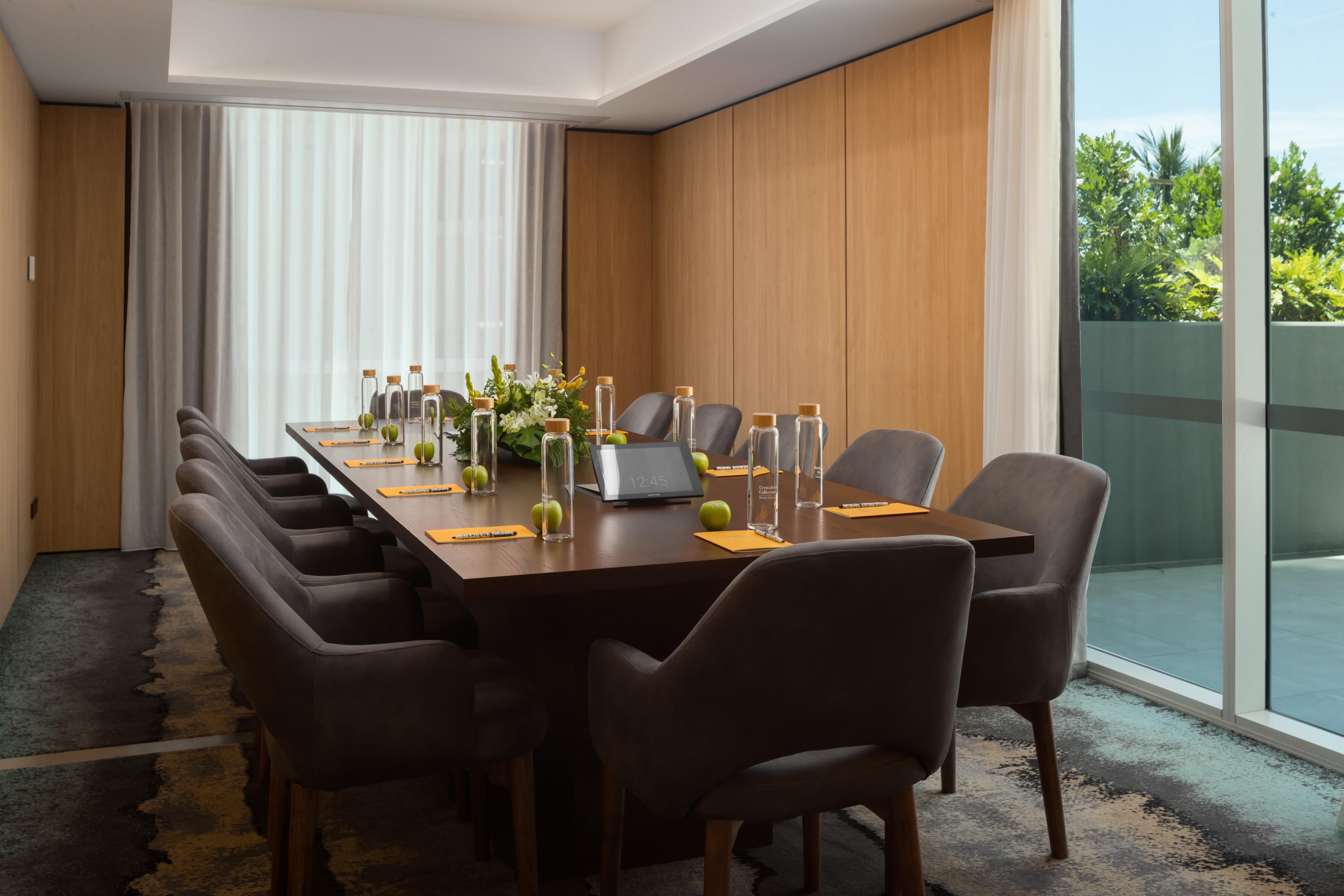Hotel Crystalbrook Bailey Cairns Exterior foto Meeting room at the hotel
