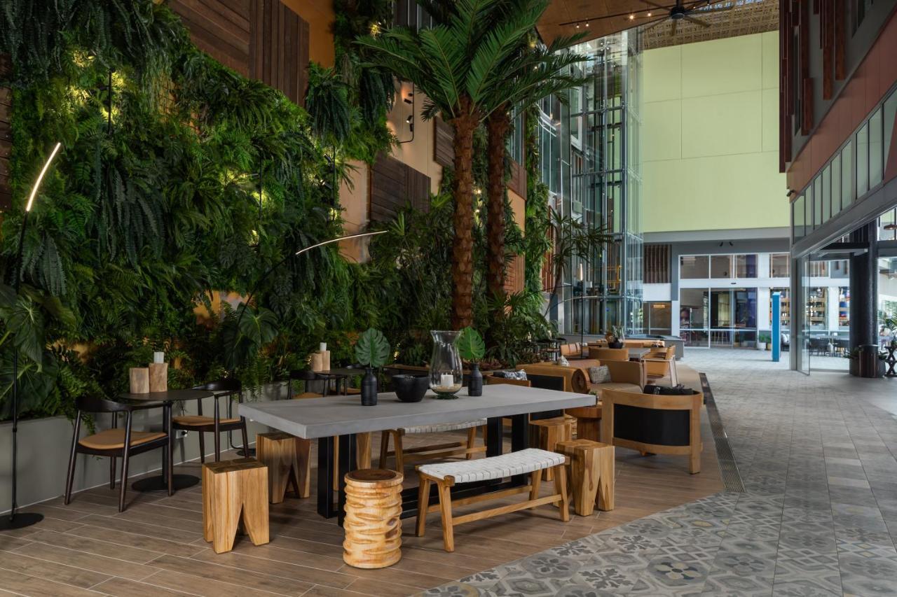 Hotel Crystalbrook Bailey Cairns Exterior foto The interior of the hotel